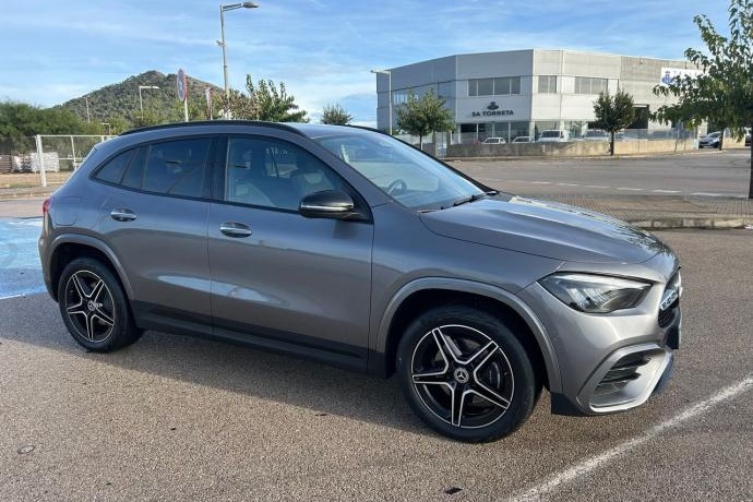 MERCEDES-BENZ GLA 250e  DCT