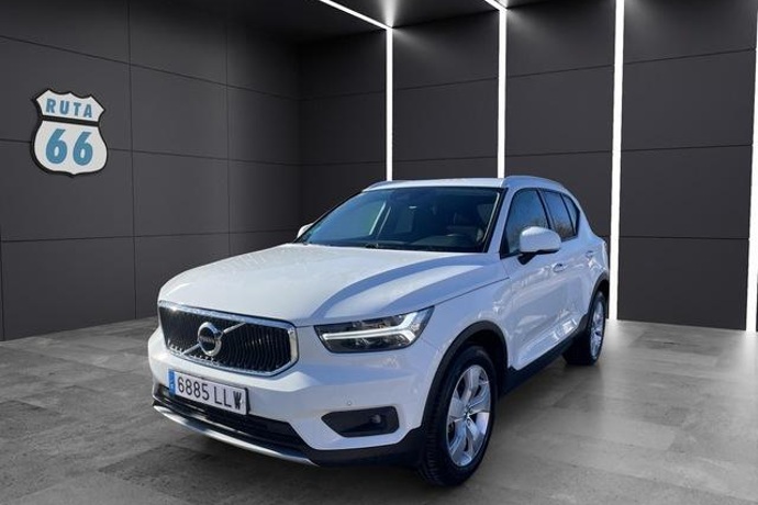 VOLVO XC40 T2 Momentum Auto 95 kW (129 CV)