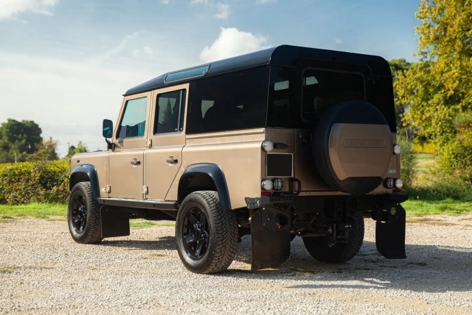 LAND-ROVER DEFENDER 2.4 SE 110