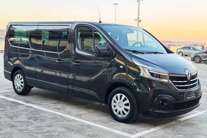 RENAULT TRAFIC COMBI 9 LARGO 120cv con NAVEGADOR, PARKTRONIC...