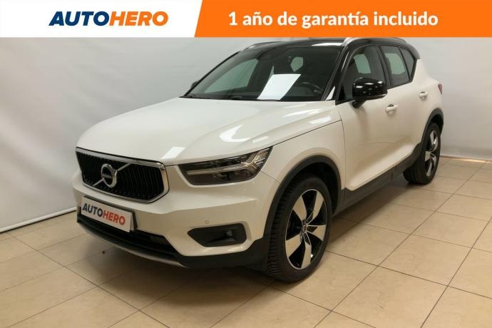 VOLVO XC40 2.0 D4 Momentum AWDq