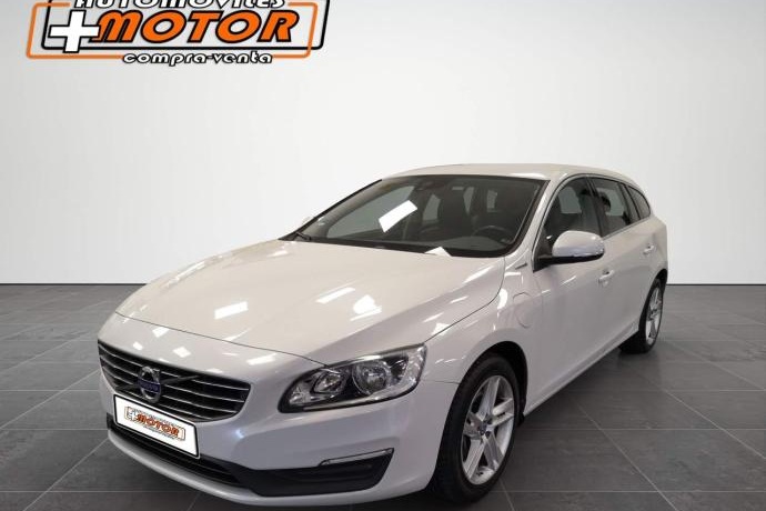 VOLVO V60 2.4 D5 Twin AWD Momentum Auto