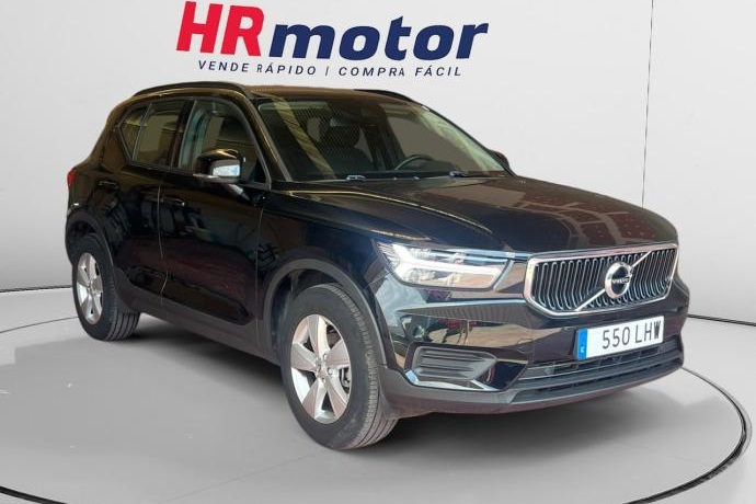 VOLVO XC40 Momentum Core 2WD