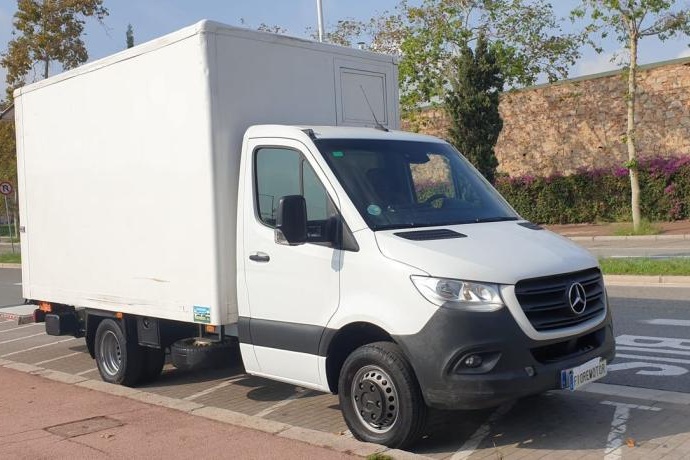 MERCEDES-BENZ SPRINTER 516 LARGO  CON PUERTA ELEVADORA CARNET B