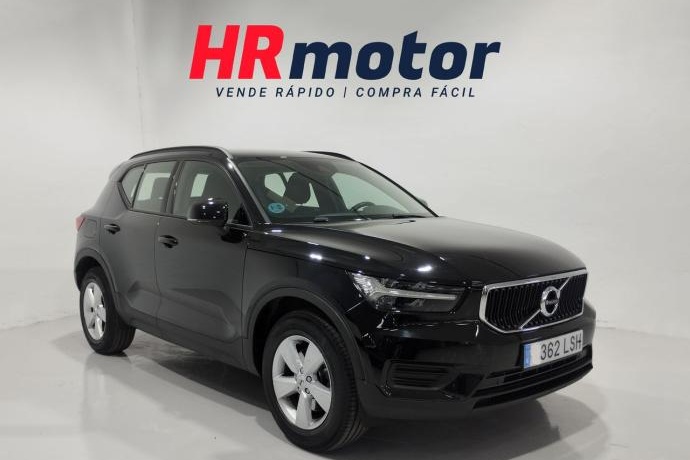 VOLVO XC40 Momentum Core 2WD