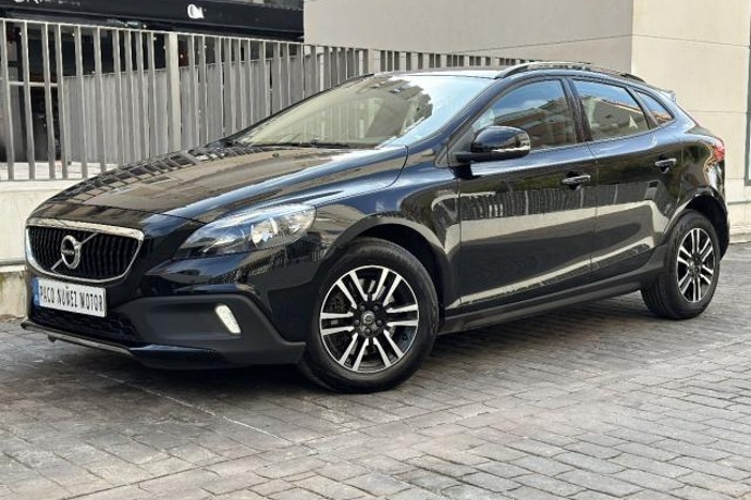 VOLVO V40 CROSS COUNTRY D3 Geartronic Momentum