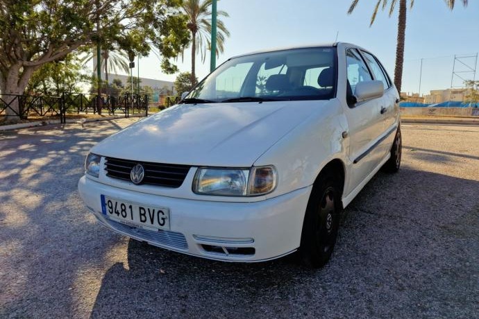 VOLKSWAGEN POLO 1.4 80 CV CINCO PUERTAS