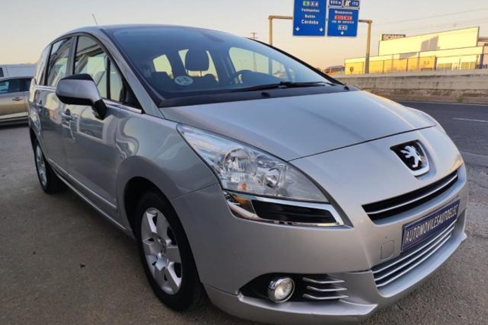 PEUGEOT 5008 1.6 HDi 112 CV Active