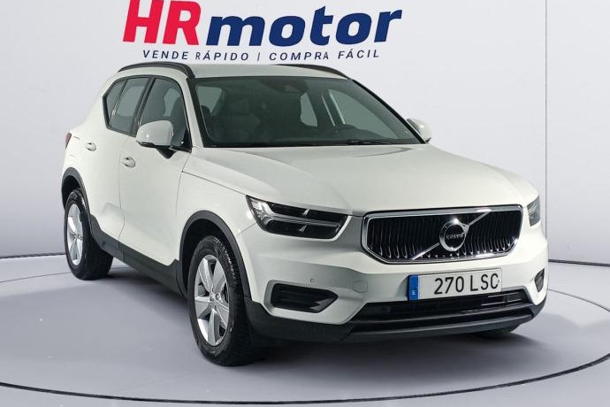 VOLVO XC40 Momentum Core 2WD