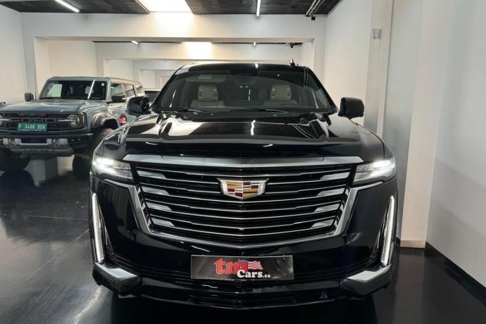 CADILLAC ESCALADE Luxury Premium