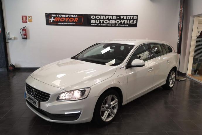 VOLVO V60 2.4 D5 Twin AWD Momentum Auto