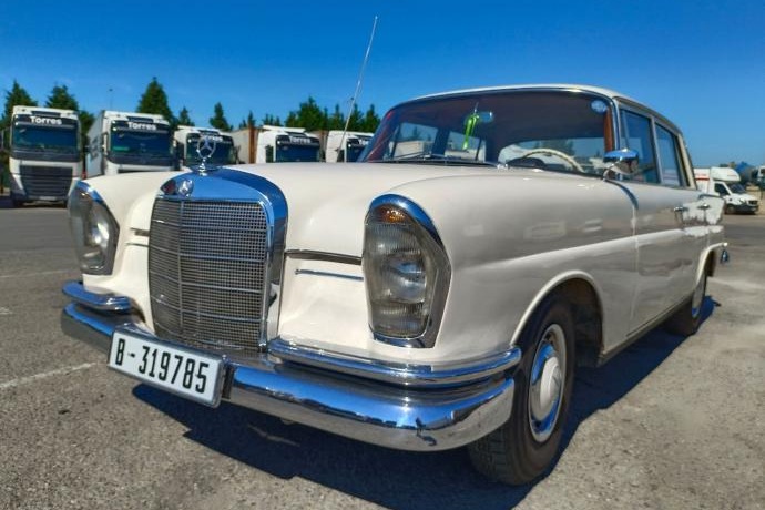 MERCEDES-BENZ 220 S AÑO 1963