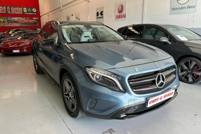 MERCEDES-BENZ GLA 200D