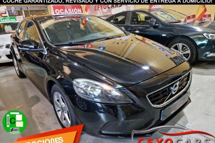 VOLVO V40 D2 MOMENTUM