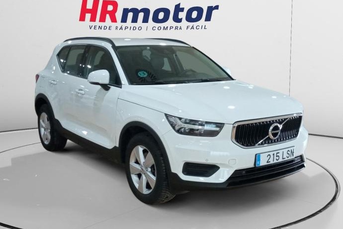 VOLVO XC40 Momentum Core 2WD