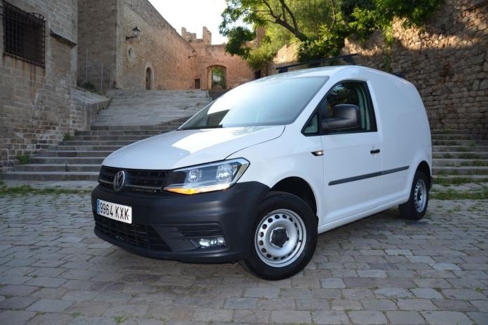 VOLKSWAGEN CADDY PROFESIONAL FURGÓN BMT 2.0 TDI 102CV MT5 E6 ( ESTANTERÍAS  Y  BACA )