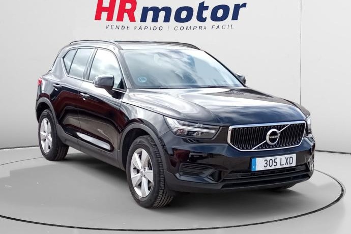 VOLVO XC40 Momentum Core 2WD