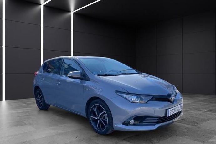 TOYOTA AURIS 140H Touring Sports Active 100 kW (136 CV)