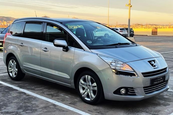 PEUGEOT 5008 2.0 HDI 150cv con 7 PLAZAS!